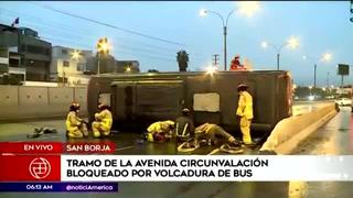 San Borja: volcadura de bus causó el bloqueo de un tramo de Av. Circunvalación