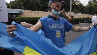 San Isidro: personas protestan frente a Embajada de Rusia contra la invasión a Ucrania | VIDEO