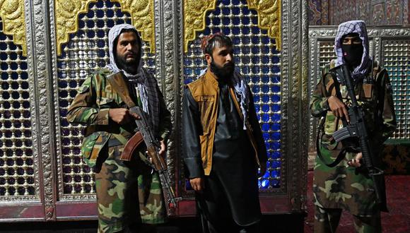 Un portavoz señaló que los talibanes capturaron a dos sospechosos y están buscando al tercero, el cual se escapó. (Foto: WAKIL KOHSAR / AFP)