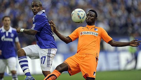 'Jeffri' ya chocó con Obasi en más de una oportunidad en la Bundesliga. (AP)