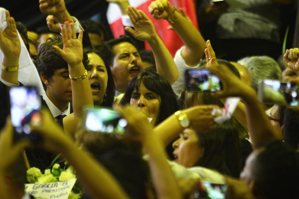 Rechazan presencia de Ollanta Humala en velorio de Alan García y le gritan: ¡Fuera!