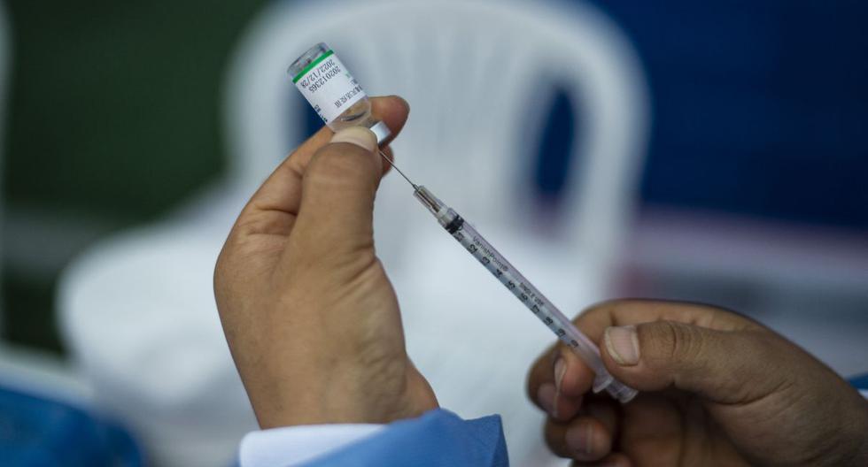 Colombia, que hasta el momento ha contabilizado más de 2,2 millones de casos y más de 59.000 fallecidos a causa del COVID-19, comenzó a administrar la vacuna el pasado miércoles. (Foto: Ernesto BENAVIDES / AFP).