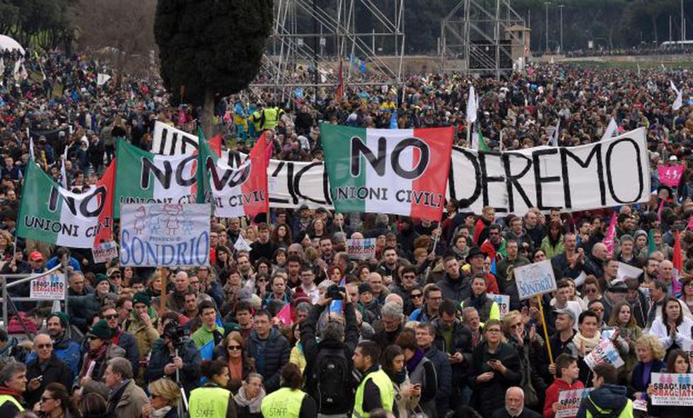 Miles de personas se reunieron en el "Día de la familia" para protestar contra la Unión Civil en Italia (AFP).