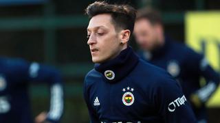 Mesut Özil ya es oficialmente refuerzo de Fenerbahce de Turquía