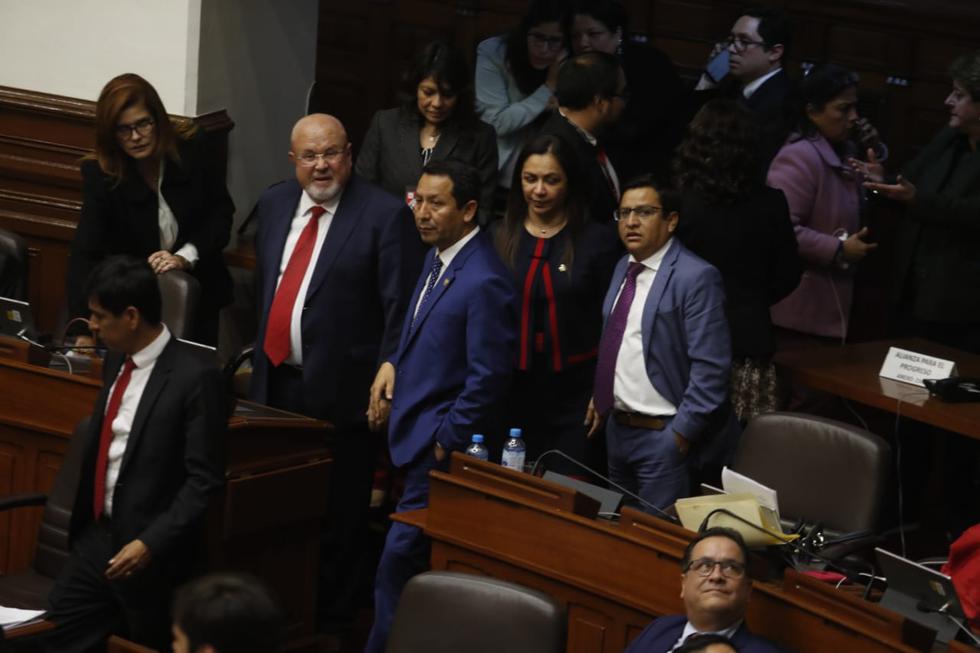 Mientras en el Congreso se votaba respecto a la cuestión de confianza, Vizcarra disolvía el Parlamento. (Hugo Pérez/GEC)