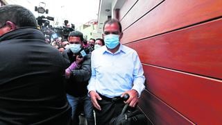 Luis Barranzuela renuncia al Mininter tras escándalo por fiesta en su casa