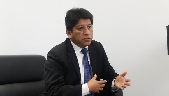 Josué Gutiérrez dio declaraciones a la prensa en la sede del Congreso de la República. (Foto: Jesús Saucedo)