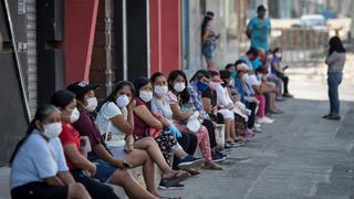 Coronavirus en Perú: Beneficiarios de los S/380 por estado de emergencia hacen largas colas en SJL