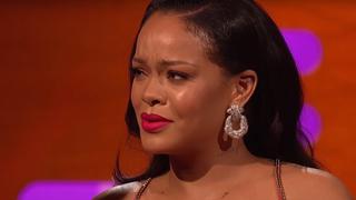 Así reaccionó Rihanna cuando le preguntaron por qué 'robaba' copas de los hoteles [VIDEO]
