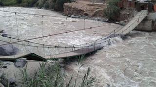 Lunahuaná: Emblemático puente colgante colapsa ante crecida del río [Video]