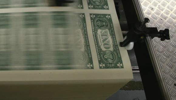 El dólar cerró a la baja el lunes. (Foto: AFP)