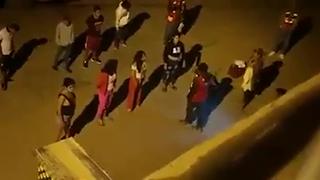 INDIGNANTE I  Ronderos de La Libertad agarran a latigazos a mujeres por no respetar toque de queda | VIDEO