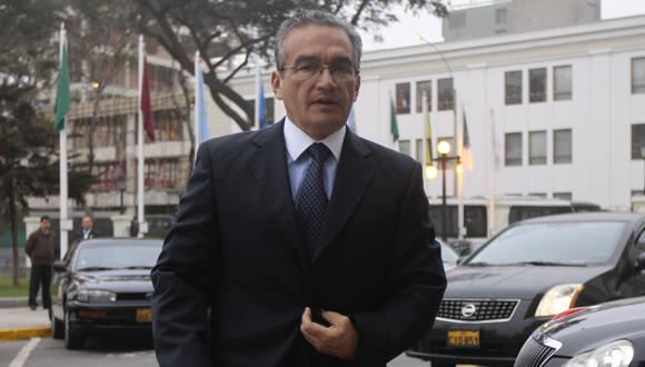 El legislador Alejandro Aguinaga aseguró que norma busca beneficiar a Luis Castañeda Lossio. (Perú21)
