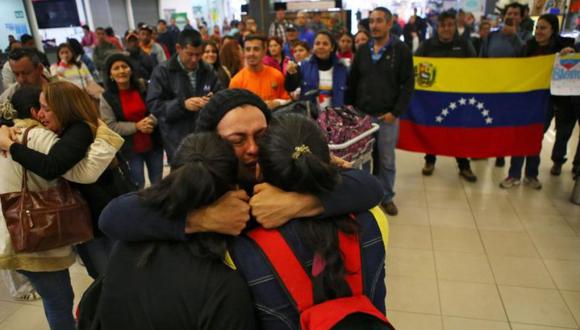 Los migrantes que retornarán desde Ecuador han sido convocados a las 6:00 de la mañana hora local en la sede de la Embajada de Venezuela en Quito. (Foto: AFP)