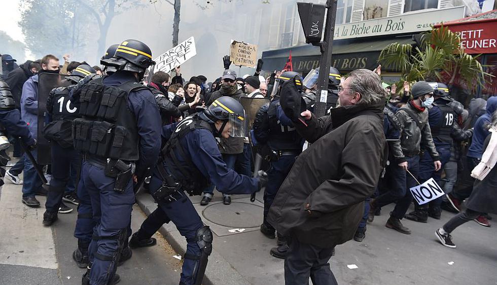 Francia: Estudiantes y policías se enfrentan en marchas contra reforma laboral. (AFP)