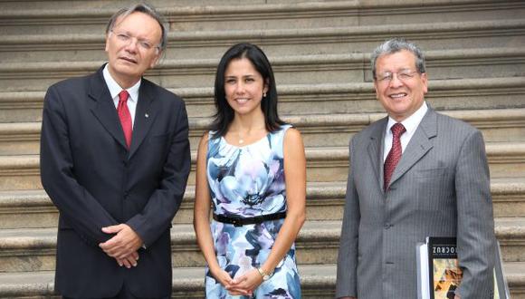 SIN LÍMITES. Primera dama cumplió agenda de trabajo en Brasil. La oposición exige definiciones. (Andina)