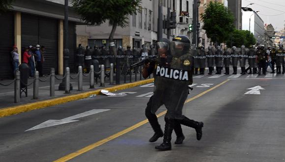 Más de 8 mil policías en nueva protesta contra Dina Boluarte. (Foto: ERNESTO BENAVIDES / AFP)
