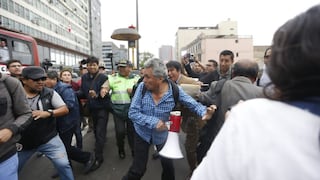 Simpatizantes de Alan García se enfrentaron con detractores frente a Fiscalía [FOTOS Y VIDEO]
