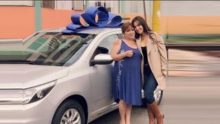 ¡Celebró a lo grande! Rosángela Espinoza regaló carrazo a su mamá por el Día de la Madre [VIDEO]