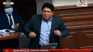 Congresista Rennán Espinoza se saca la mascarilla en el Pleno para seguir gritando y luego dice: “No volverá a suceder” 