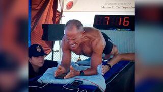 Hombre de 62 años rompió récord Guinness al durar más de ocho horas realizando  plancha abdominal