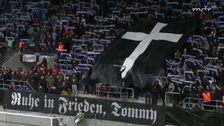 Polémica en el fútbol de Alemania por homenaje a hincha neonazi [VIDEO]