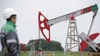 Precios del petróleo se disparan a medida que aumentan preocupaciones sobre suministros de Rusia 