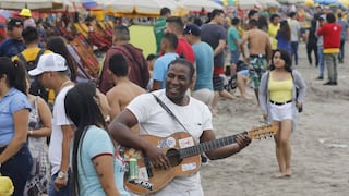 Cientos de personas festejaron la llegada del Año Nuevo en las playas del sur de Lima