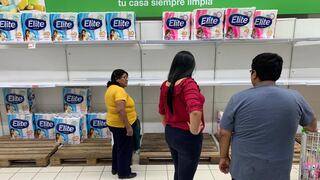 Ciudadanos continúan arrasando con productos de los supermercados pese al llamado a la calma del Gobierno
