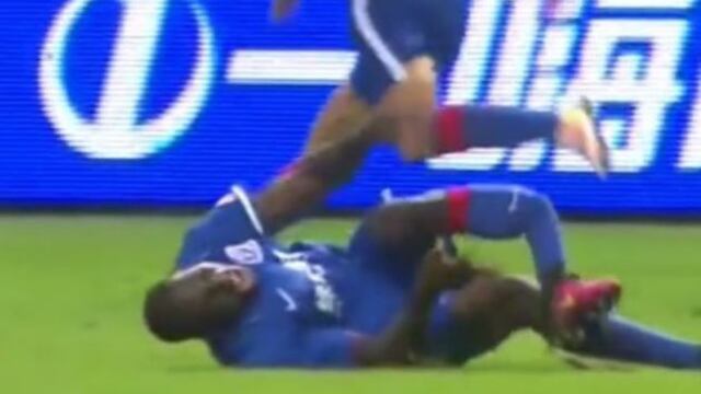 Demba Ba se rompió la pierna durante un partido en el fútbol chino [Video]