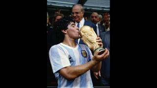¡El fútbol lo celebra! Diego Maradona está de cumpleaños [FOTOS]