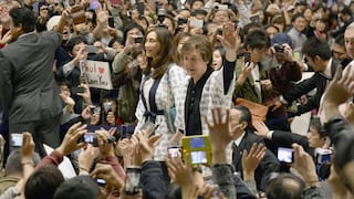 FOTOS: Paul McCartney causa furor a su llegada a Japón