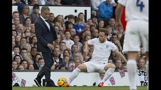 Inglaterra: José Mourinho se metió a la cancha y derribó a jugador
