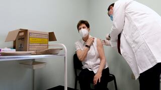 Hungría comienza la vacunación contra el coronavirus un día antes de lo previsto