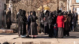 Afganistán: Talibanes impiden que cien mujeres salgan del país para continuar con sus estudios en el exterior