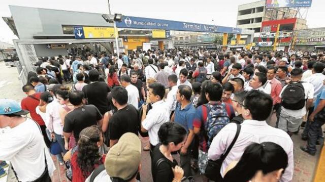 Usuarios del Metropolitano esperan más una hora en largas colas en Estación Naranjal [VIDEO]