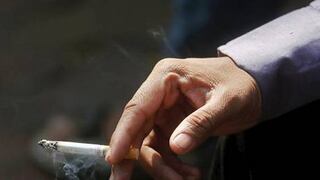 Fumar regularmente reduce el tamaño del pene: ¿verdad o mito?