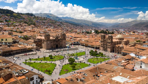 La Plaza de Armas o Plaza Mayor es un lugar imperdible y uno de los más visitados de ciudad de Cusco, ya que cuenta con calles adoquinadas, plazas y edificación con una arquitectura que mezcla lo colonial y elementos incas.  (Foto: Shutterstock)