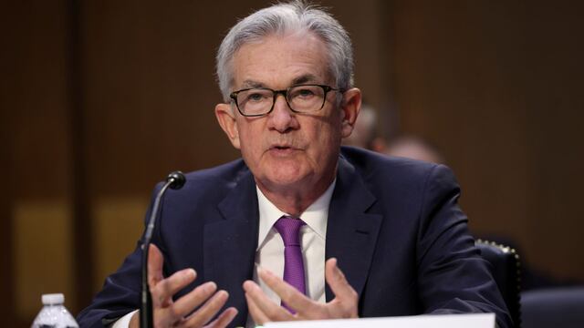 Política monetaria de la Fed va por buen camino pese a impacto de guerra en Ucrania, según Powell 