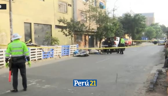 Horror en el Cercado de Lima: Hallan cadáver envuelto en un colchón en plena vía pública. (Foto: RPP)