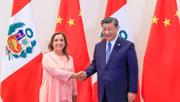 Dina Boluarte se volverá a ver con el presidente chino. En noviembre del año pasado, se reunieron en Estados Unidos. (Foto: Presidencia)
