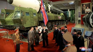 Corea del Norte muestra imágenes de sus misiles más avanzados