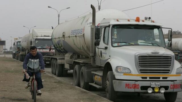 Arequipa: Cisterna de gas se volcó e interrumpió tránsito de vehículos