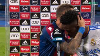 Vinicius consoló al capitán de Levante, que no contuvo las lágrimas por el descenso de su equipo [VIDEO]