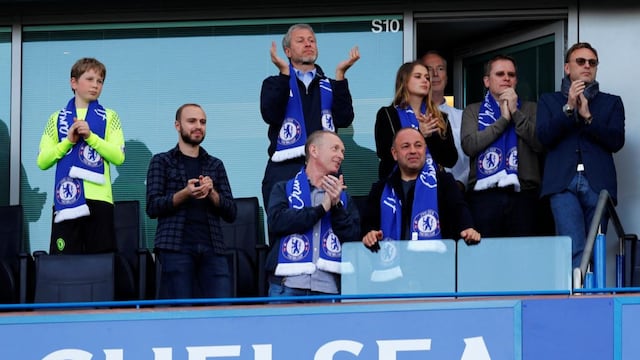 Crisis en Chelsea: no podrán vender el club ni realizar fichajes tras congelar activos del dueño Abramovich