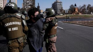 En medio de la pandemia, al menos 57 detenidos en protestas en Chile por el Día del Trabajo [FOTOS]