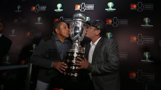 Héctor Chumpitaz y Hugo Sotil tienen emotivo encuentro con la Copa América, trofeo que alzaron en 1975