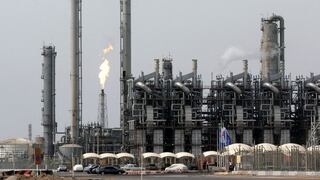 Petróleo sube a US$ 100, precio más alto en 8 años, por tensiones entre Rusia y Ucrania