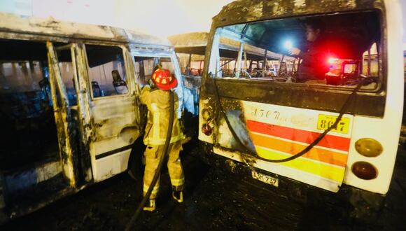 Al menos 30 vehículo se incendiaron en SJM: (Foto: César Grados/@photo.gec)