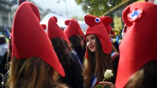 Organizaciones opositoras a la reproducción asistida de lesbianas y solteras protestan en Francia